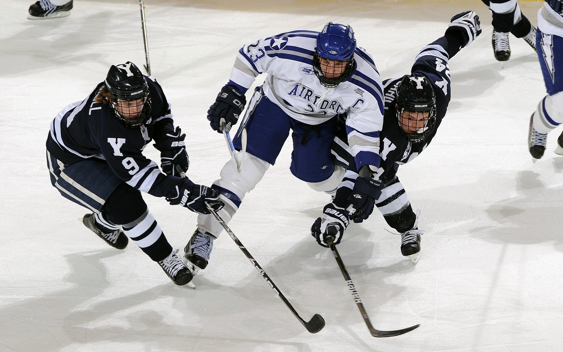 “德甲最后冲刺，争冠球队状态火热”，德甲榜首大战