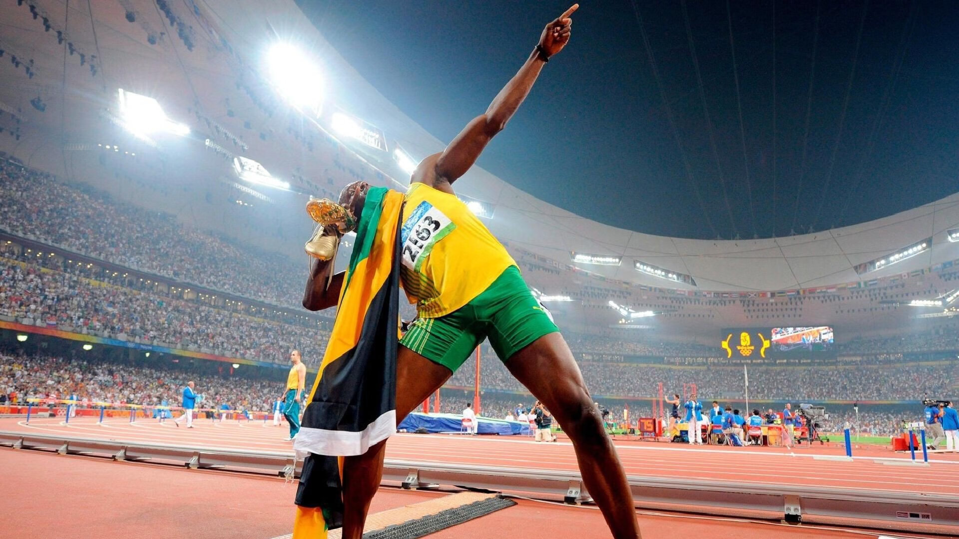 德甲：拜仁5-1狂胜汉堡，莱万梅开二度，拜仁10分领跑德甲